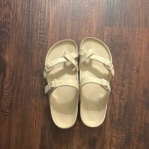 Platform waterproof crème sandals
